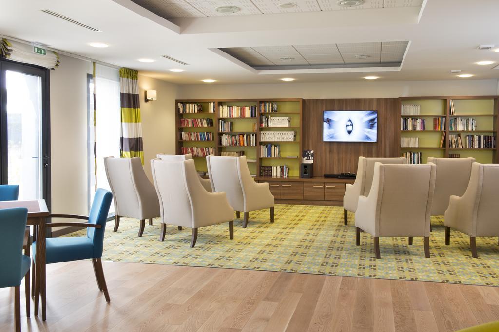 Domitys La Fleur De Lin Aparthotel Landerneau Bagian luar foto